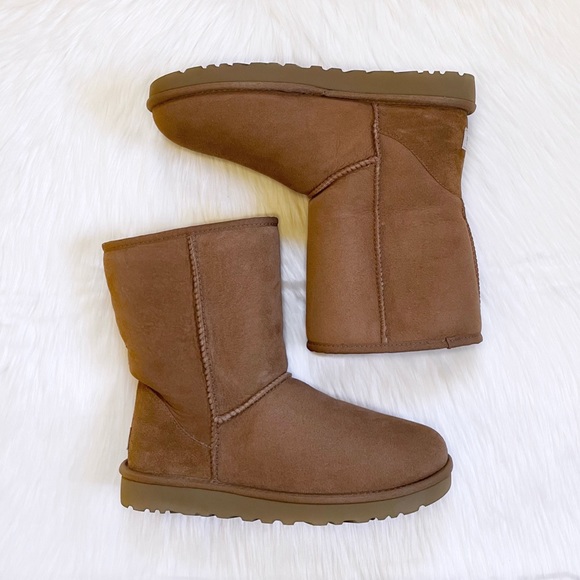 UGG Men’s Classic Short Chestnut Boots size 10 NWOT N BOX$$$145.00$$$ main image 8